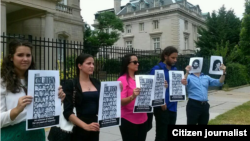 Frente a la Sección de Intereses de Cuba en Washington, DC guardaron 20 minutos de silencio simbólicamente por los 20 años de impunidad que se cumplen de este terrible crimen.