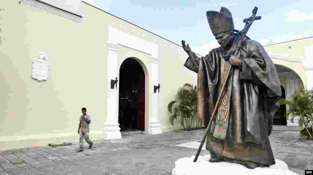 Preparativos para recibir al Papa en Holguín