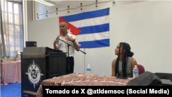 Los diplomáticos cubanos presidieron la charla con los activistas en Atlanta.