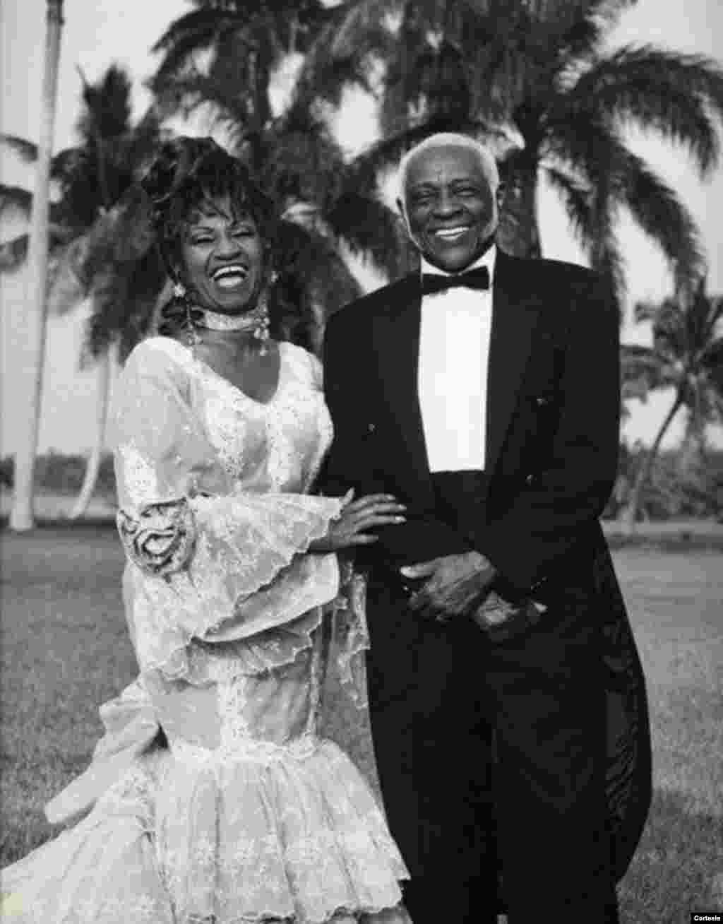 La cantante cubana Celia Cruz junto a su esposo Pedro Knight. Foto cortes&iacute;a/ Omer Pardillo