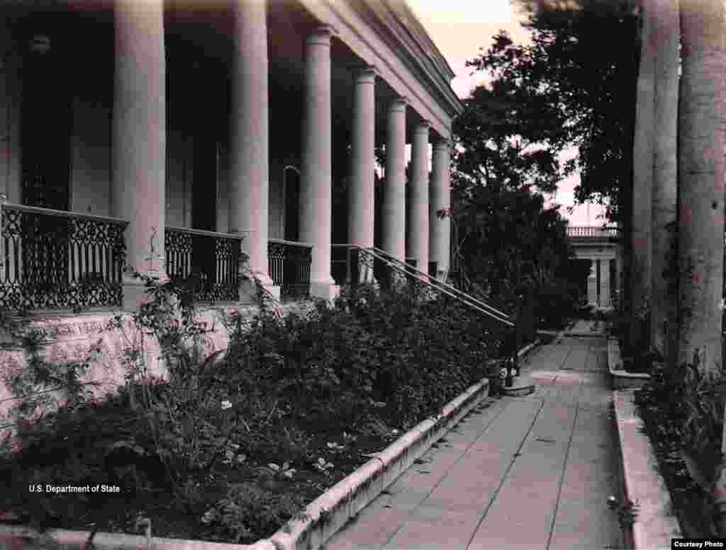 En noviembre de 1916 la Misión Diplomática de los Estados Unidos en Cuba compró esta propiedad en el numero 4 de la calle Santa Catalina, en El Cerro, donde se ubicó hasta 1925.