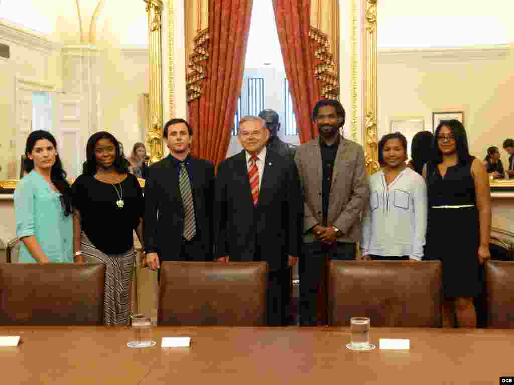 Encuentro de activistas cubanos con el senador demócrata por New Jersey, Robert Menéndez.