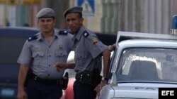 Fotografía de archivo de policías cubanos.