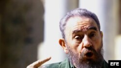 EL PRESIDENTE CUBANO COMANDANTE FIDEL CASTRO DURANTE SUS DECLARACIONES EN EL TEATRO ROMANO SOBRE LA DETENCION DEL GENERAL AUGUSTO PINOCHET