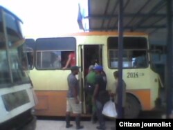 Yosmel nos regala una imagen del transporte público en Quemado de Güines