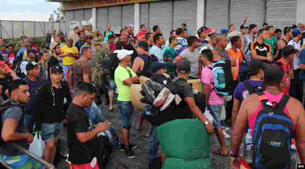 Radio Martí se mantiene dando cobertura, desde que se inició en 2015, a la crisis migratoria de los cubanos en Centroamérica, en su intento por alcanzar los Estados Unidos.&nbsp;TV Martí recibió un premio Emmy&nbsp;por el programa especial&nbsp;&ldquo;Cambio de Ruta&rdquo;, donde tratan el tema casi un año antes de que explotara la crisis.