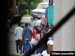 Reporta Cuba. Asedio a la sede de las Damas de Blanco en La Habana, el 6 de enero. Foto: Ángel Moya.