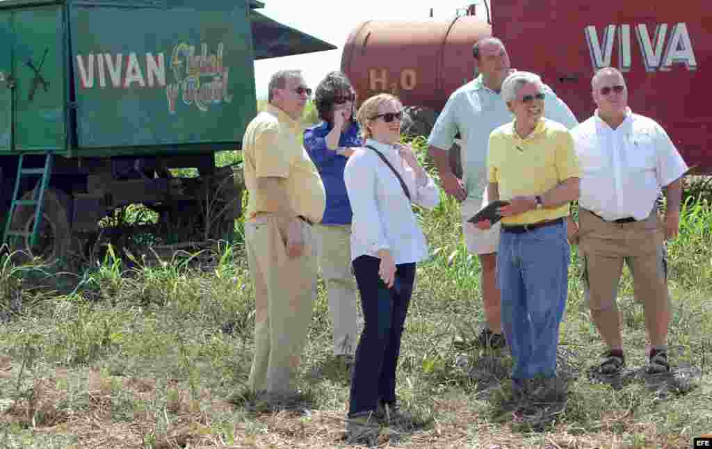 Brindis de la Coalición Agrícola de EE.UU. por Cuba, con guarapo.