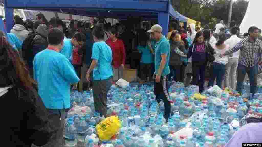 Entrega de alimentos y agua potable en las zonas más afectadas, Portoviejo y Pedernales.