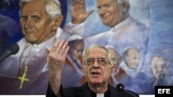 Archivo - El portavoz del Vaticano, el jesuita Federico Lombardi, en Ciudad del Vaticano. 