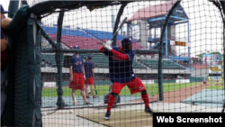 Rusney Castillo durante las prácticas con el equipo de Triple A Pawtucket.