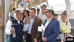 El aspirante republicano al Congreso de EEUU, Frank Polo, durante la marcha de los migrantes cubanos en Reynosa.