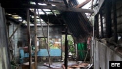 Aspecto de una vivienda afectada por el paso del huracán Sandy por Caimanera, Guantánamo (Cuba). 