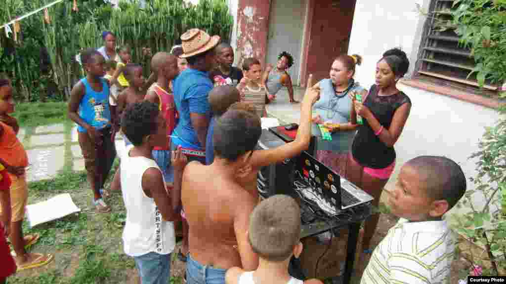 Fiesta con los niños de Alamar