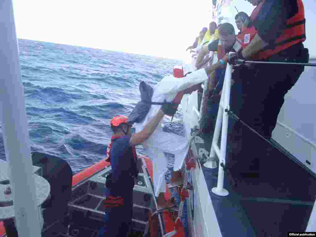 Rescate de balseros. Foto 7th Coast Guard District