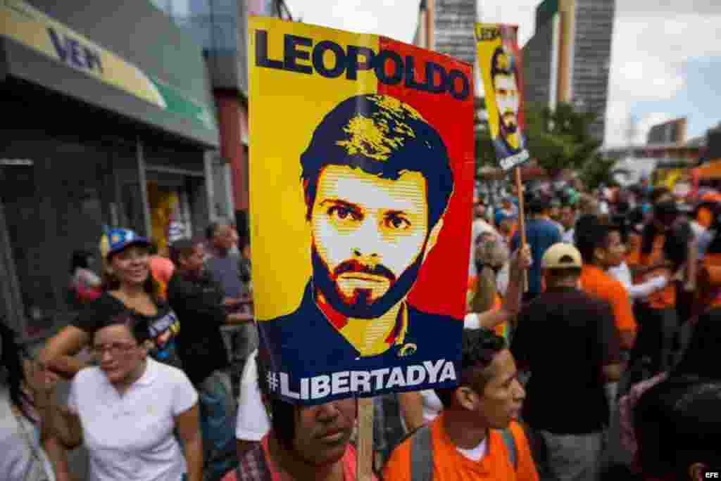 Simpatizantes del opositor venezolano Leopoldo López se manifiestaron el viernes 22 de julio de 2016, en las afueras del Palacio de Justicia de Caracas.