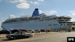 El crucero británico Thompson Dream, uno de los más grandes que ha atracado en el puerto de La Habana.