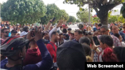 Masiva protesta en La Candonga, Santa Clara. El indicador de inestabilidad política mide el "malestar social". Tomado de YouTube