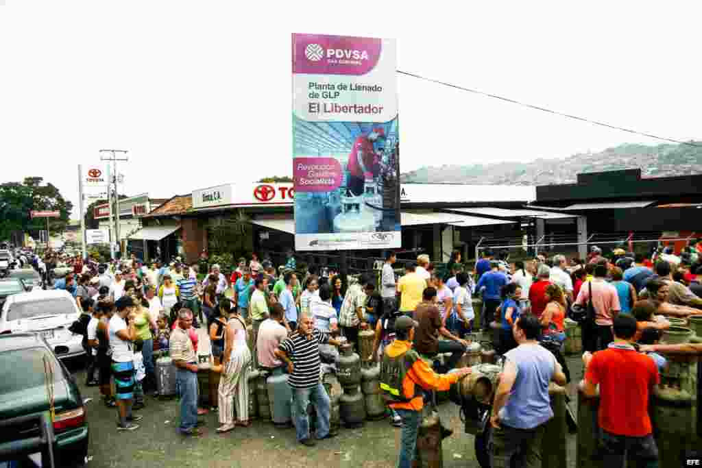 En medio del caos, la mayoría de los comercios y restaurantes permanecen cerrados en esta ciudad de 260.000 habitantes.